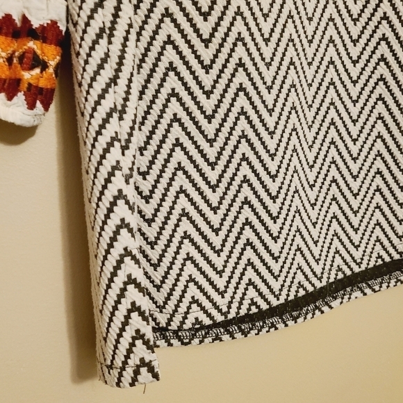 Esley | Women's Chevron Print Blouse with Tassels (Size Medium) - Picture 8 of 14